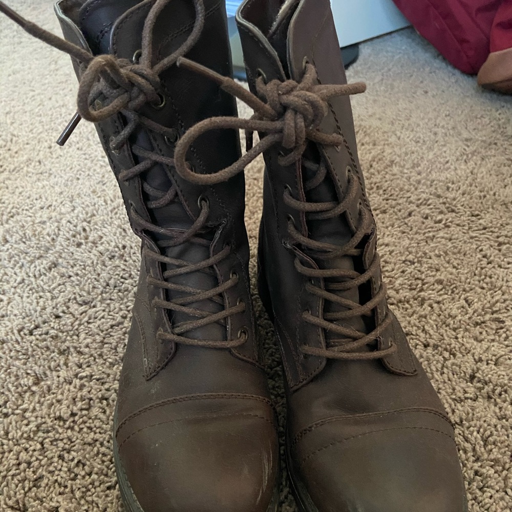 Combat boots